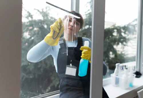 Nettoyage de vitres intérieures et extérieures à Fors